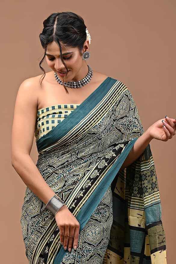Royal Heritage Mosaic in Mulmul Saree-3